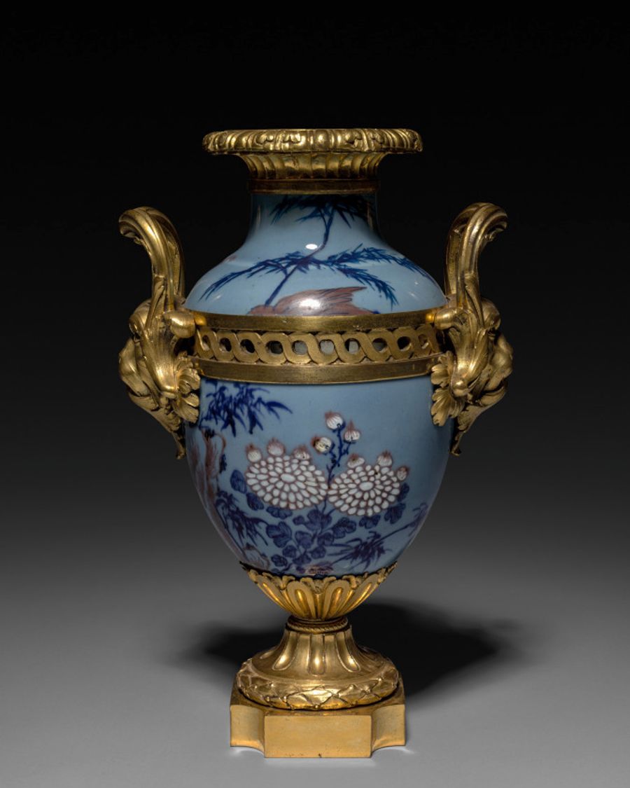 Commode en bronze et porcelaine, Louis XV