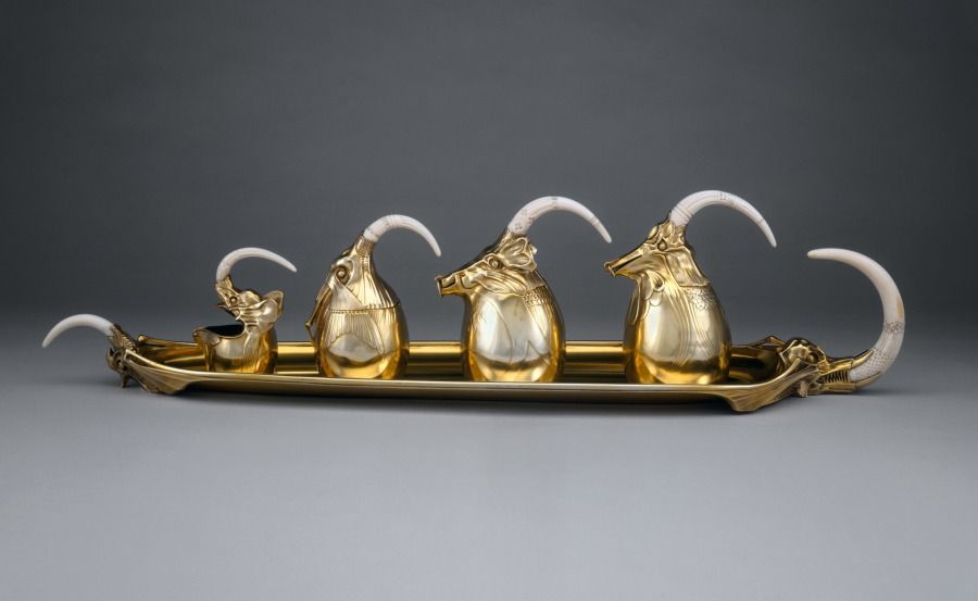 Table en argent, Art nouveau