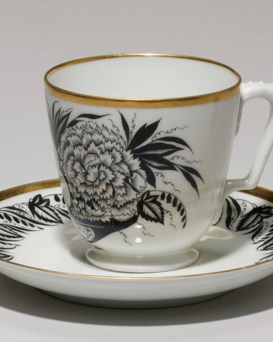 Tasse et sous-tasse en porcelaine, Art nouveau