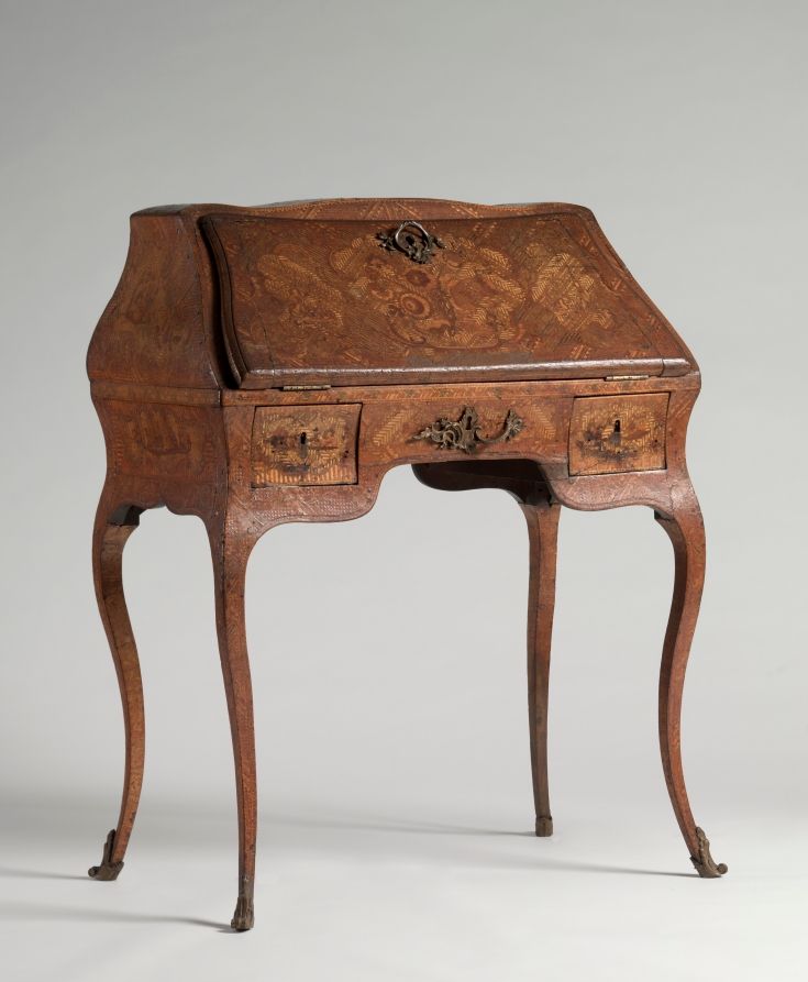 Bureau en chêne et placage, Transition