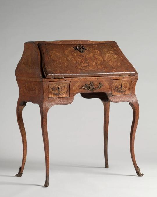 Bureau en chêne et placage, Transition