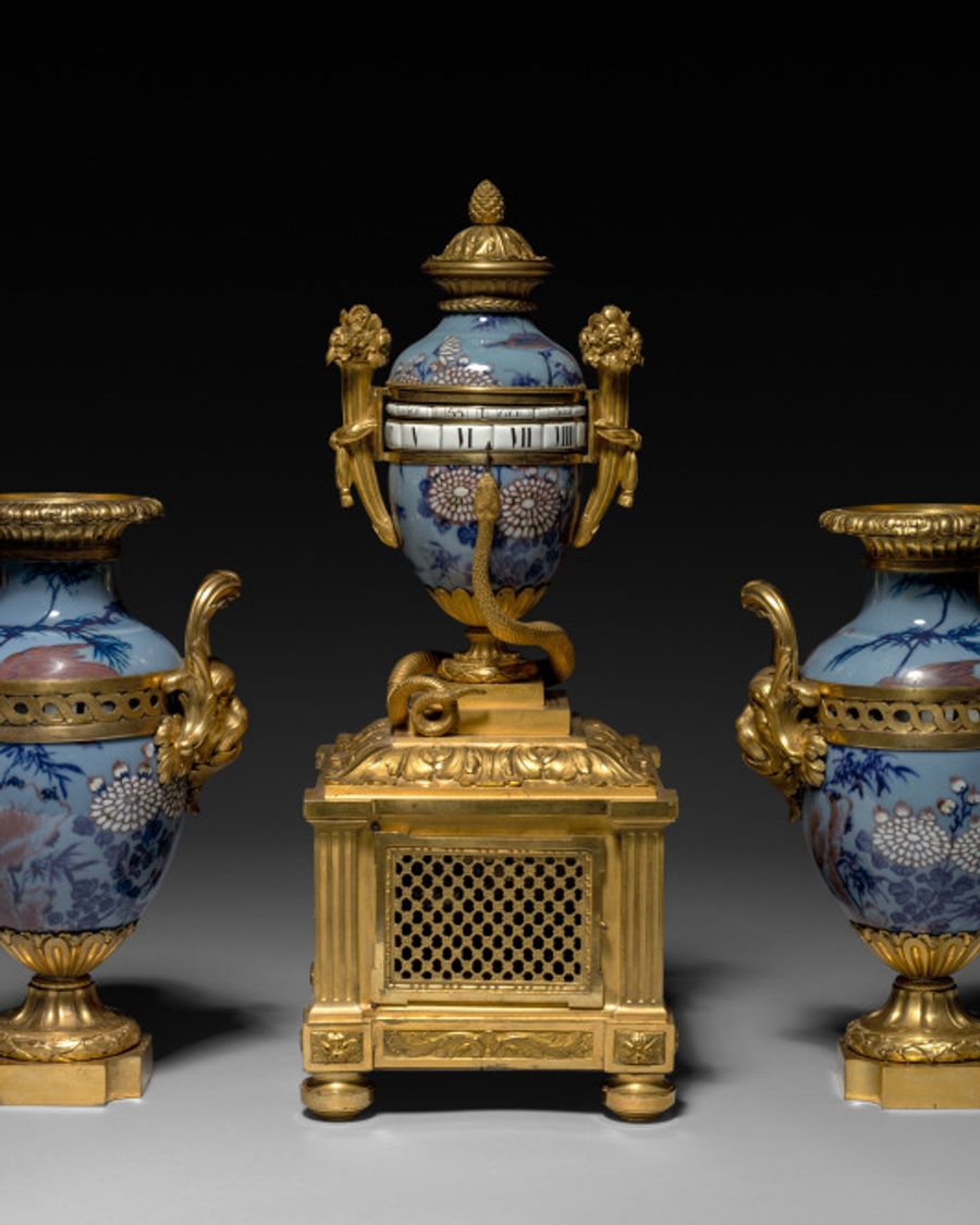 Commode en bronze et porcelaine, Louis XV