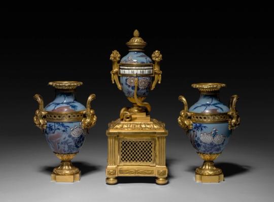 Commode en bronze et porcelaine, Louis XV
