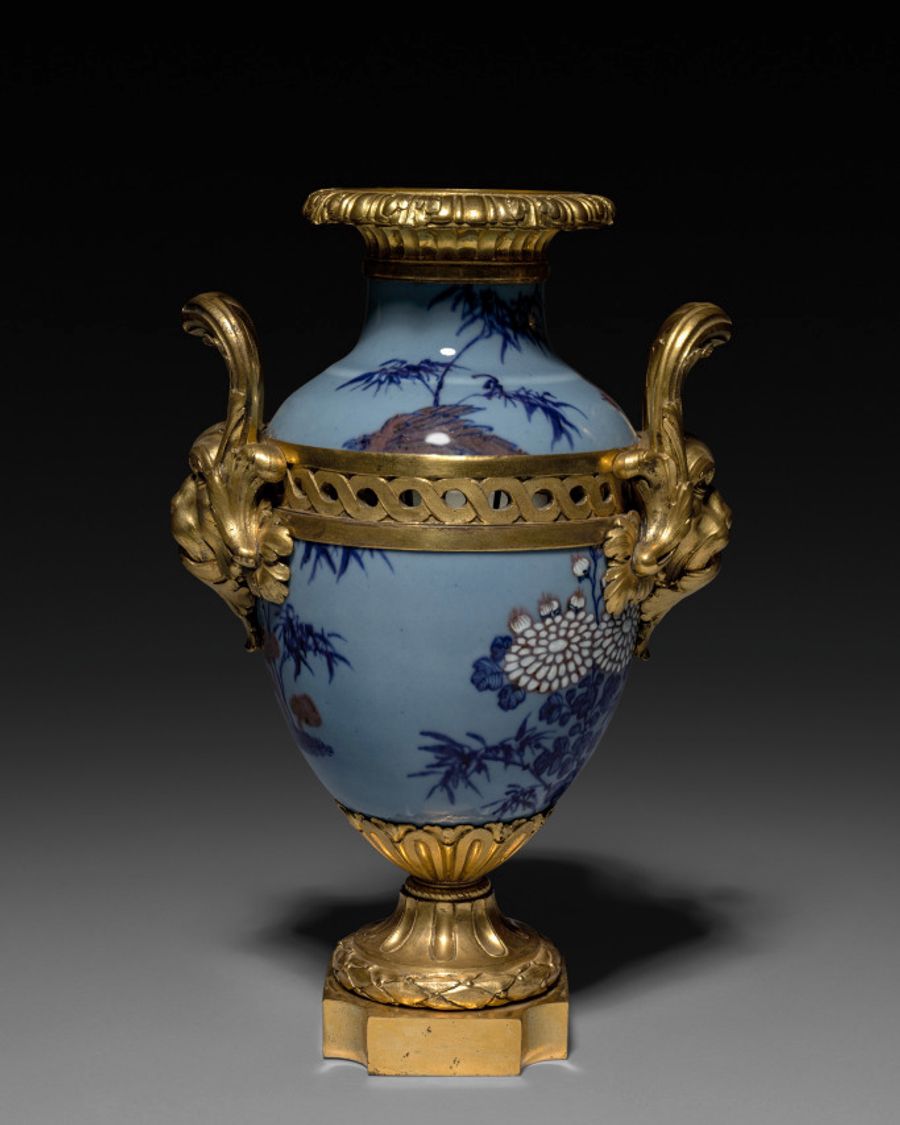 Commode en bronze et porcelaine, Louis XV