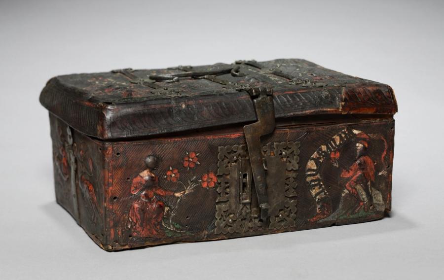 Coffret en fonte et cuir, Moyen Âge
