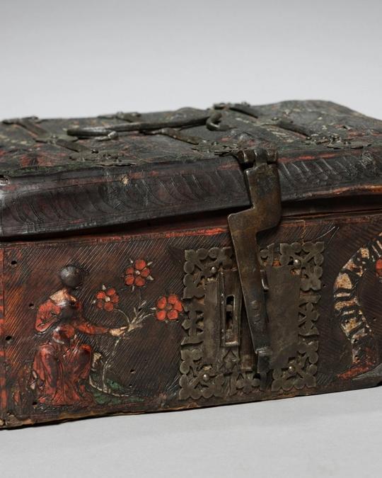 Coffret en fonte et cuir, Moyen Âge