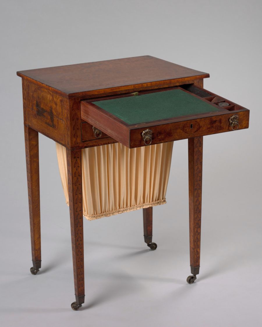 Table en laiton, Empire