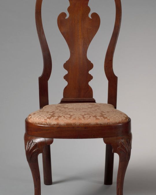 Chaise en noyer, Louis XV