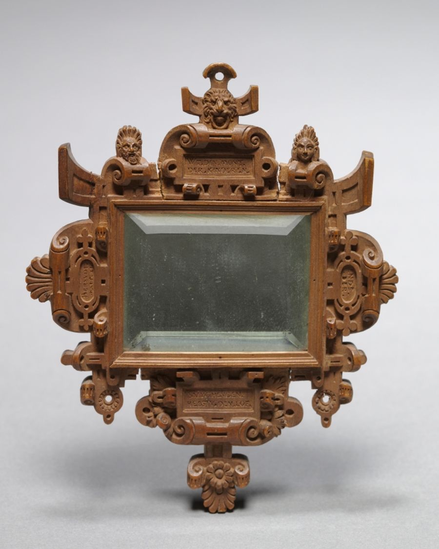 Miroir en bois doré et verre, Renaissance