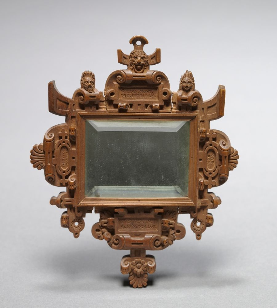 Miroir en bois doré et verre, Renaissance
