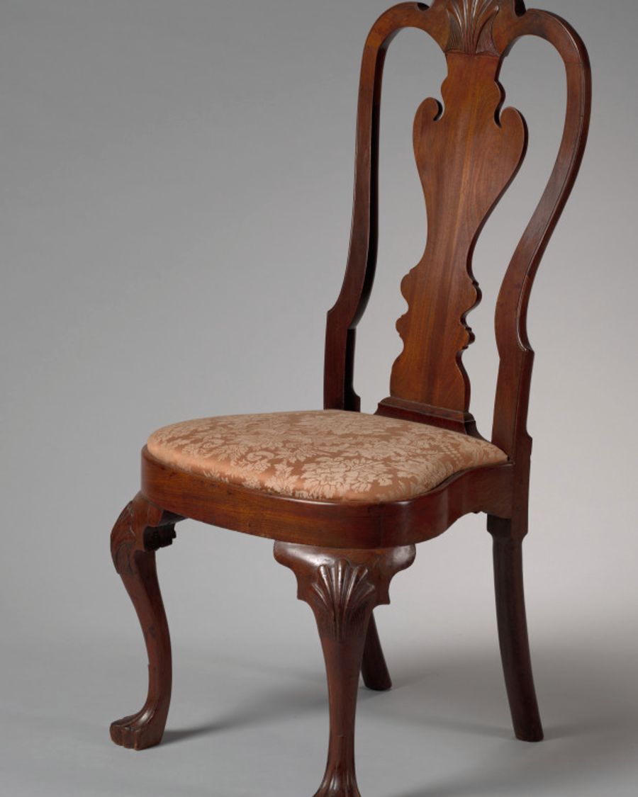 Chaise en noyer, Louis XV