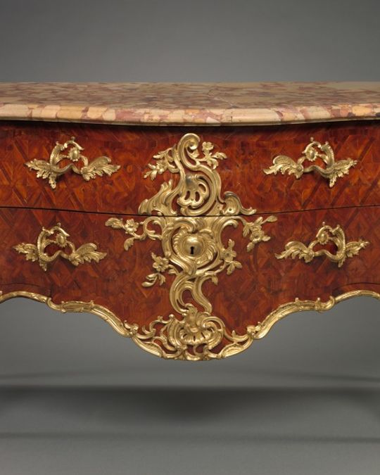 Commode en chêne et palissandre, Louis XV
