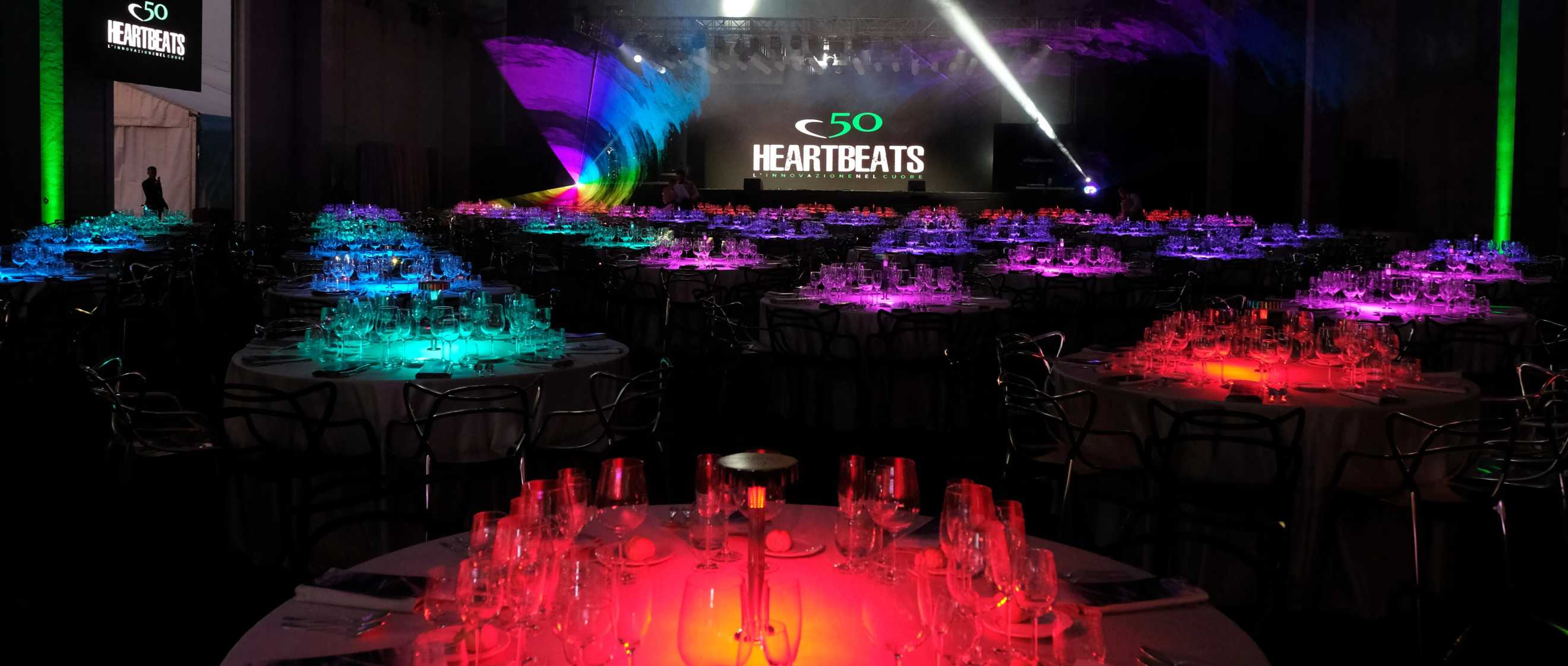 dinner show con luci colorate