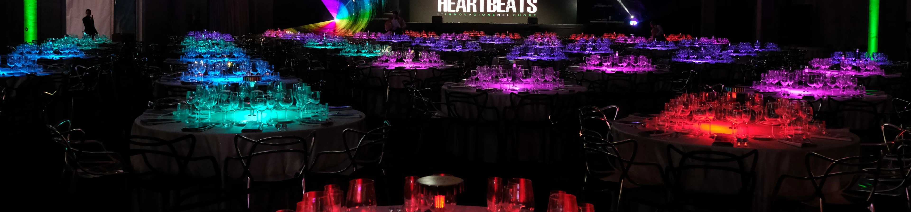 dinner show con luci colorate