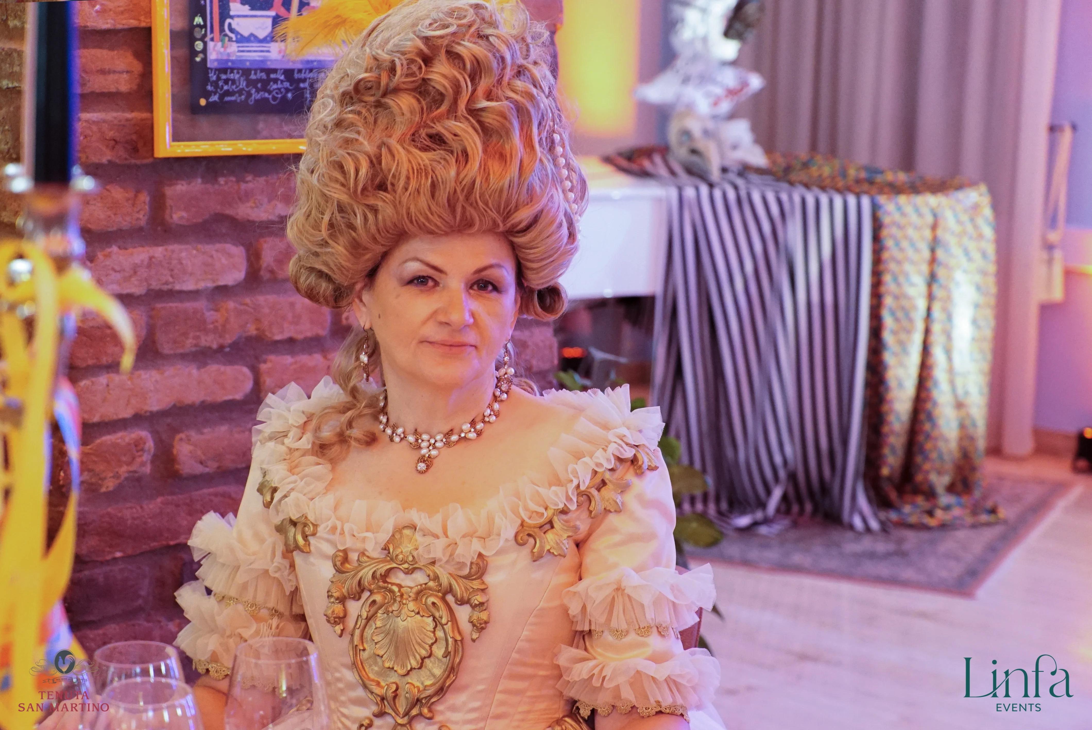 donna vestita da carnevale