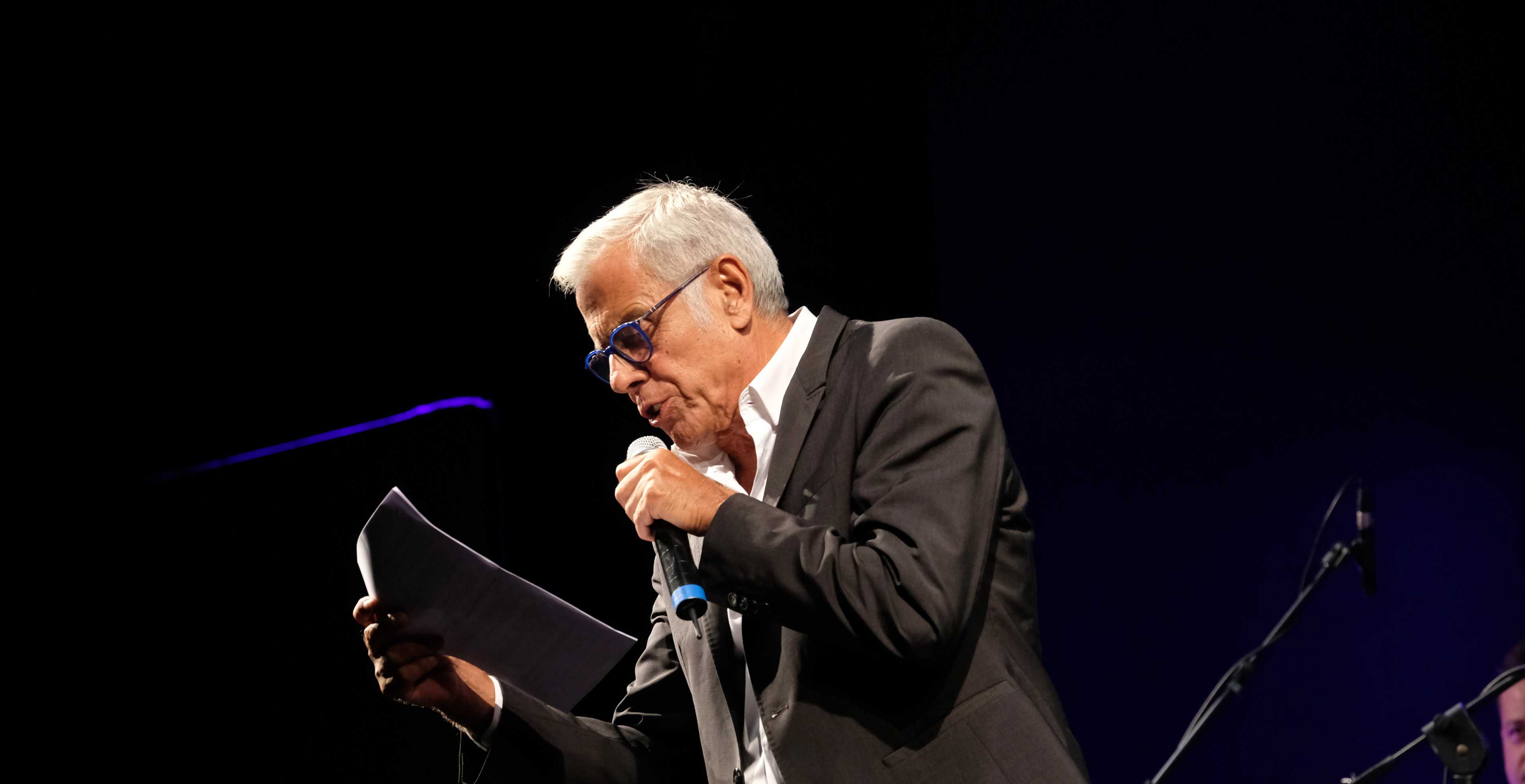 teo teocoli che presenta l'evento