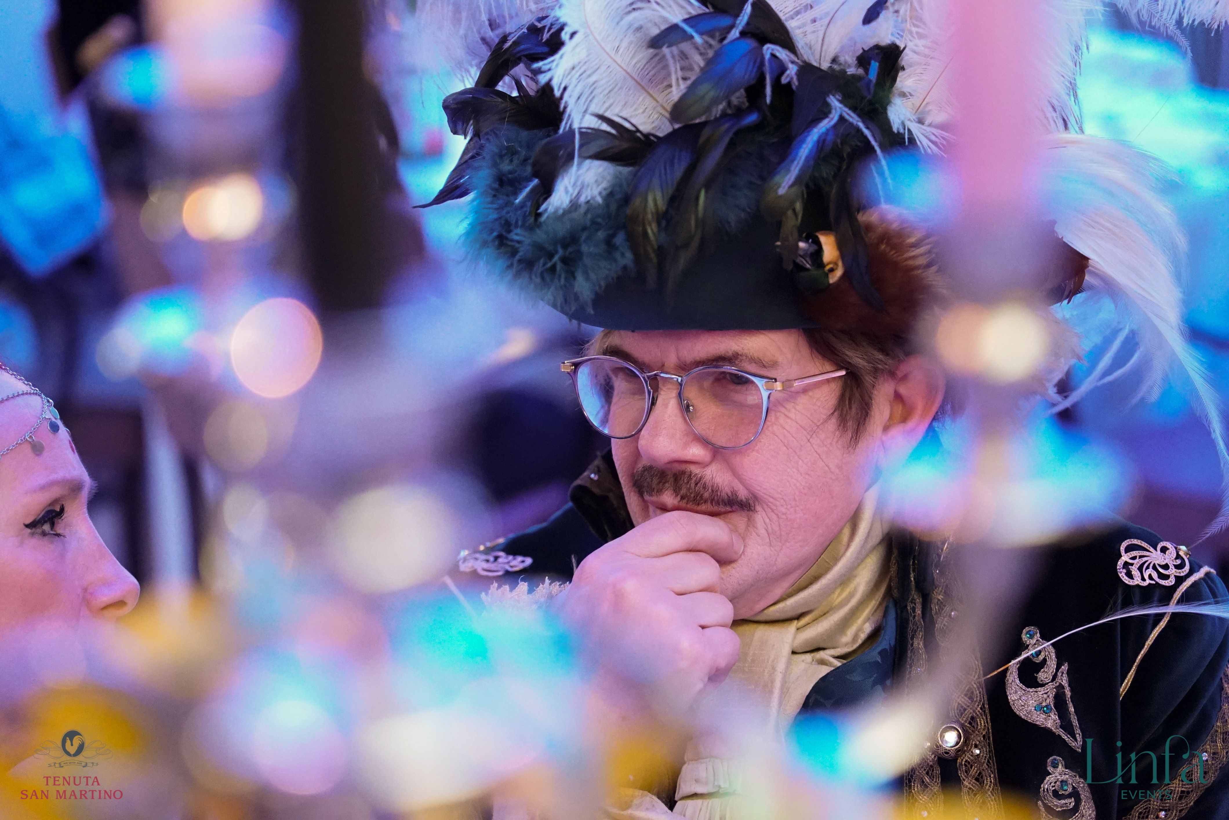 una persona con un cappello