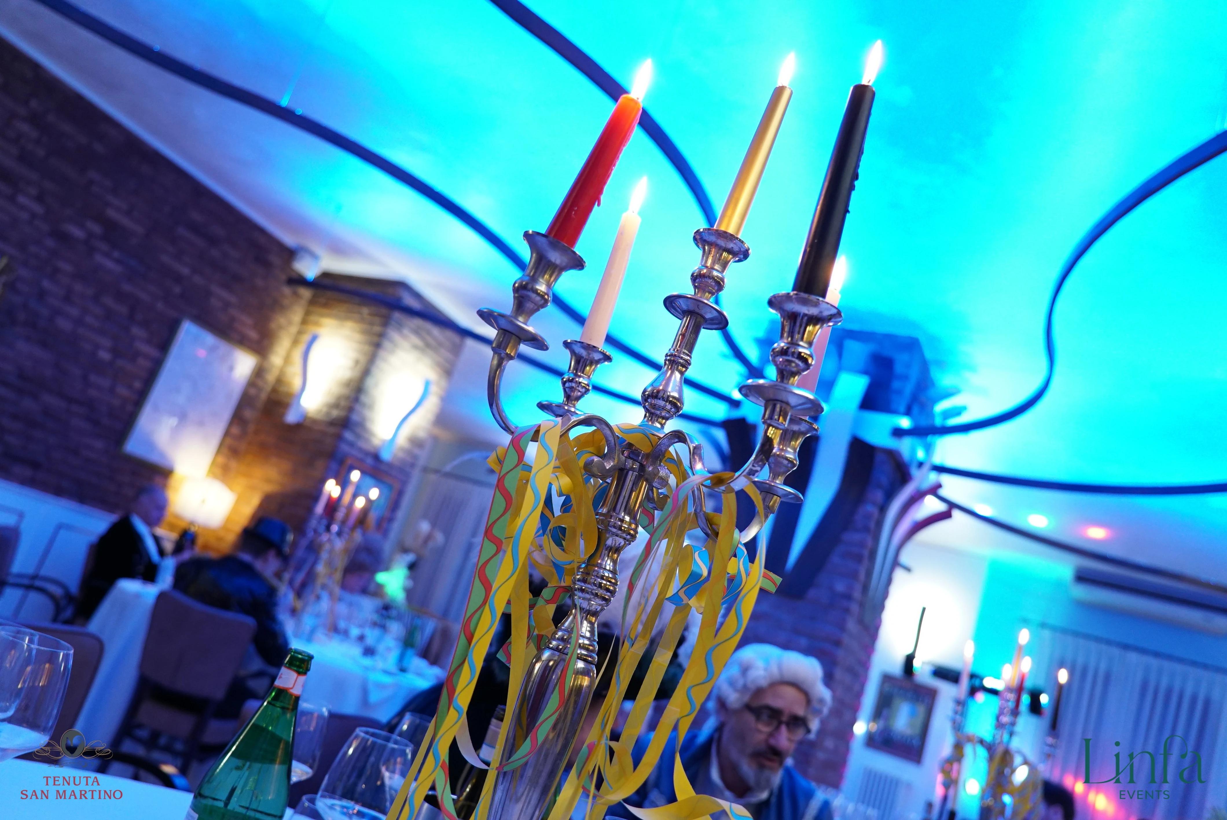 candelabro con decorazioni