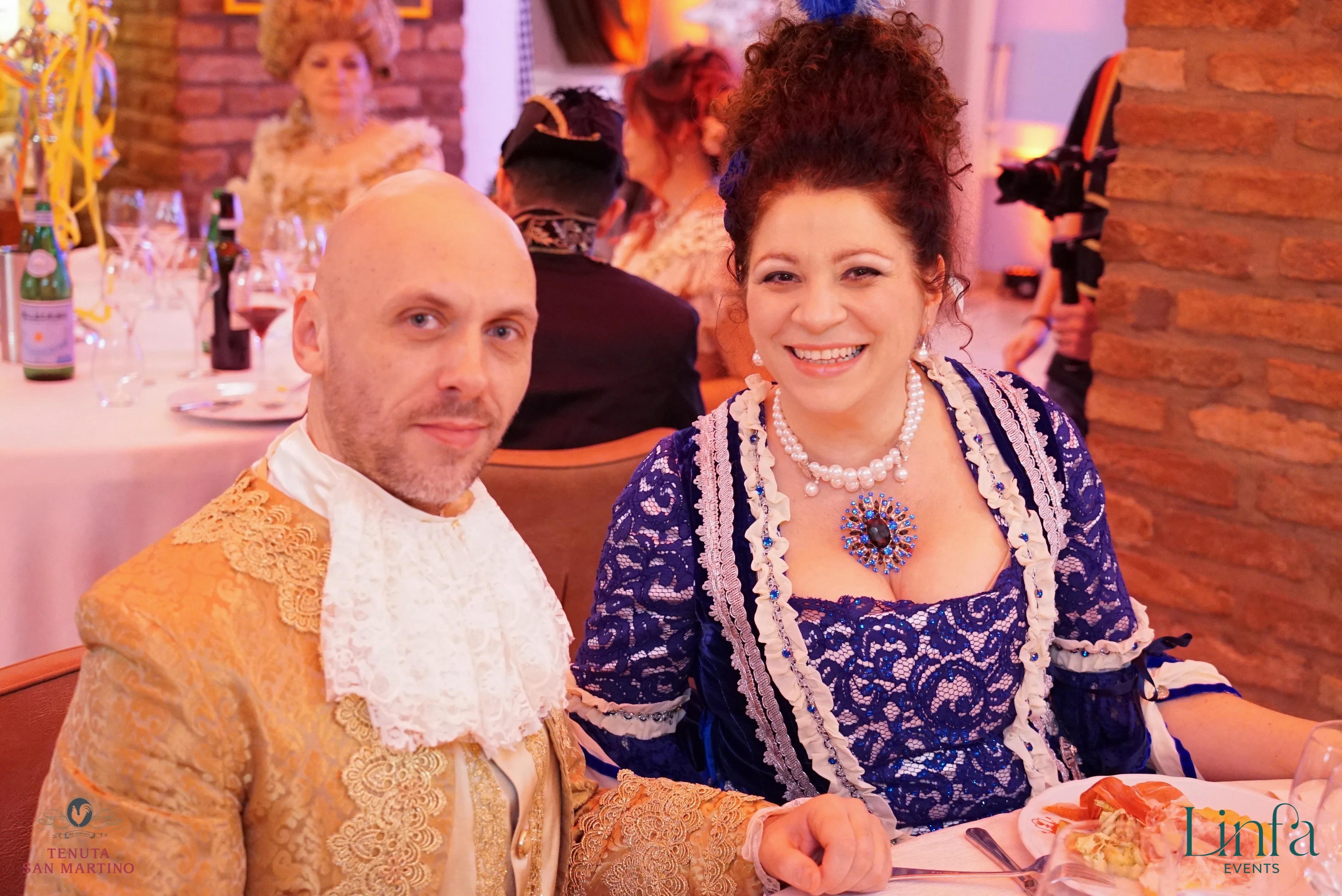 copia vestita da carnevale