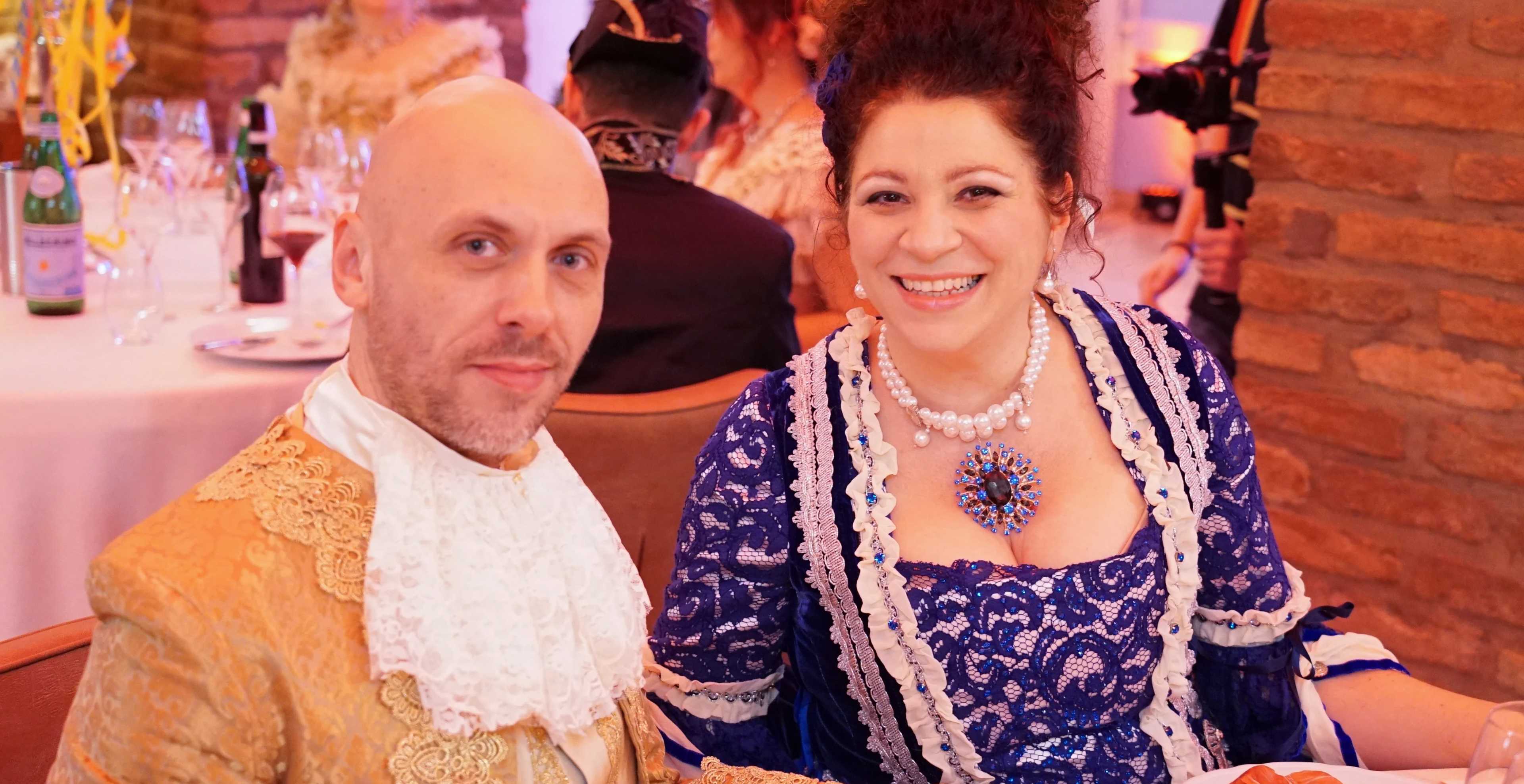 copia vestita da carnevale