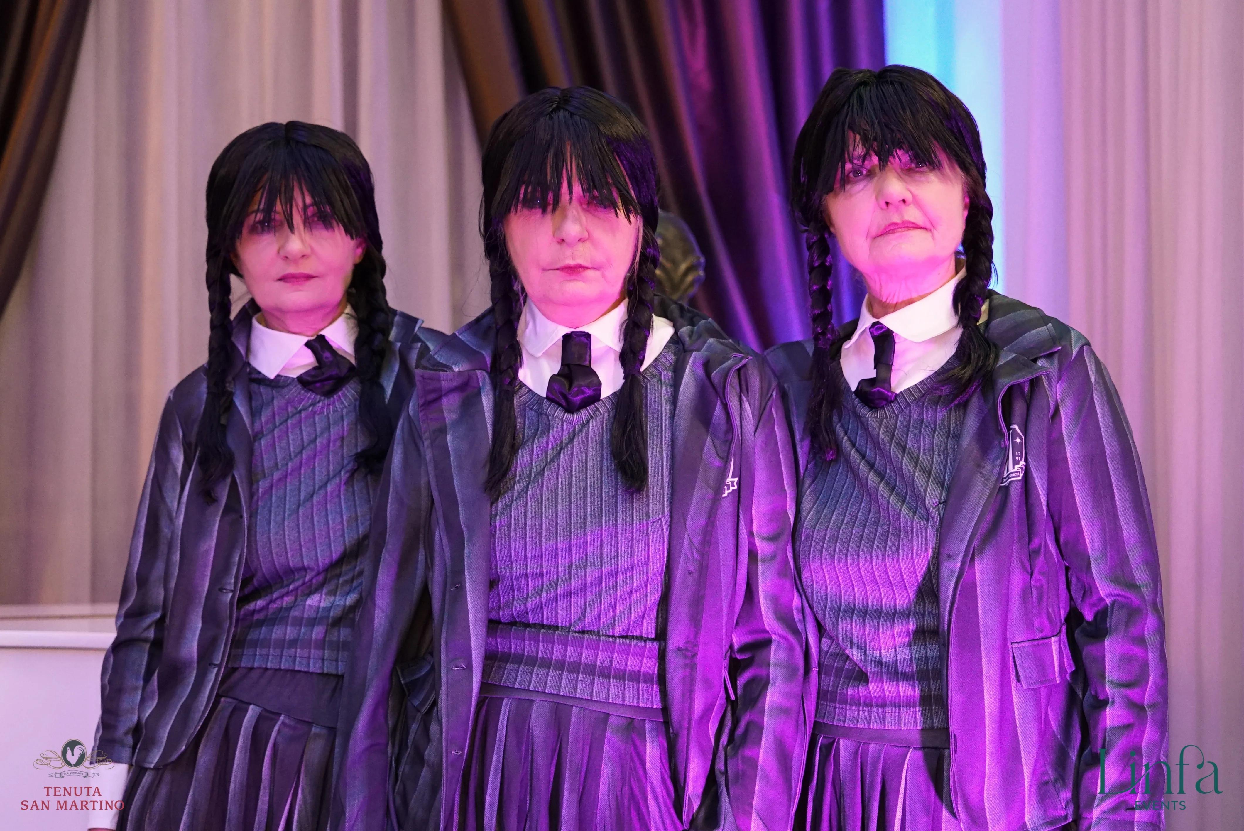 tre donne vestite in maschera