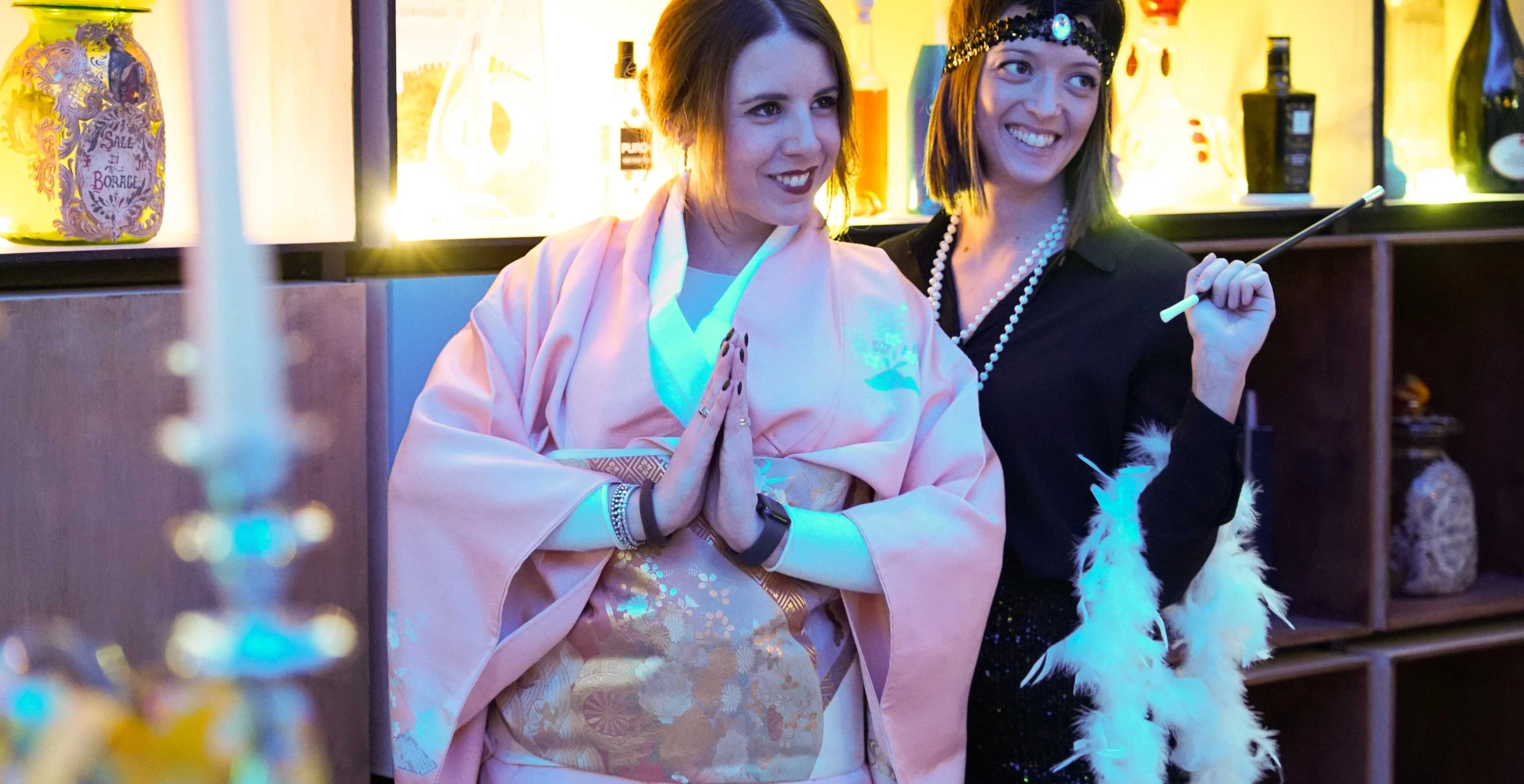 ragazze vestite in maschera