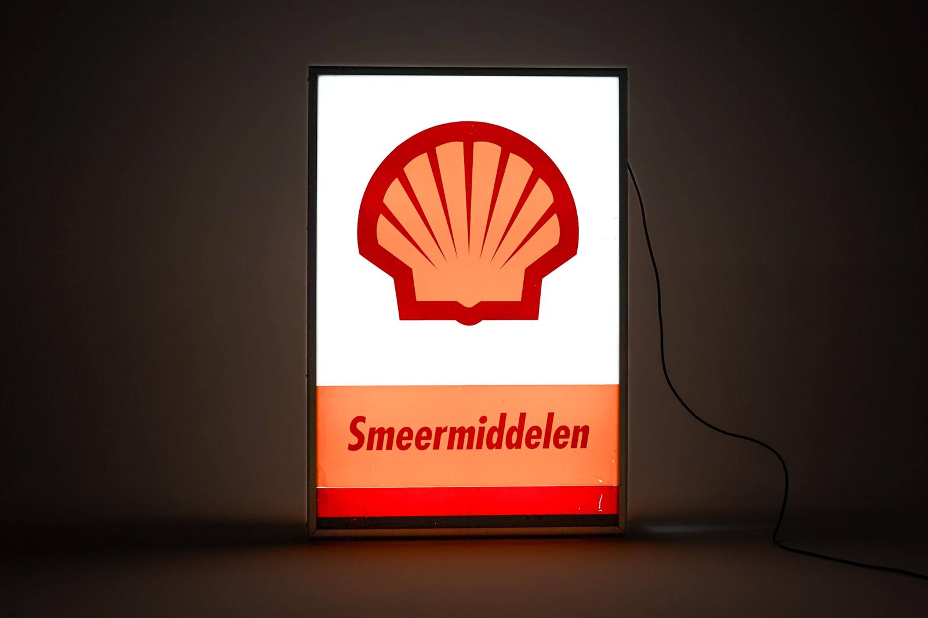 Shell Smeermiddelen Wall Sign - Front view