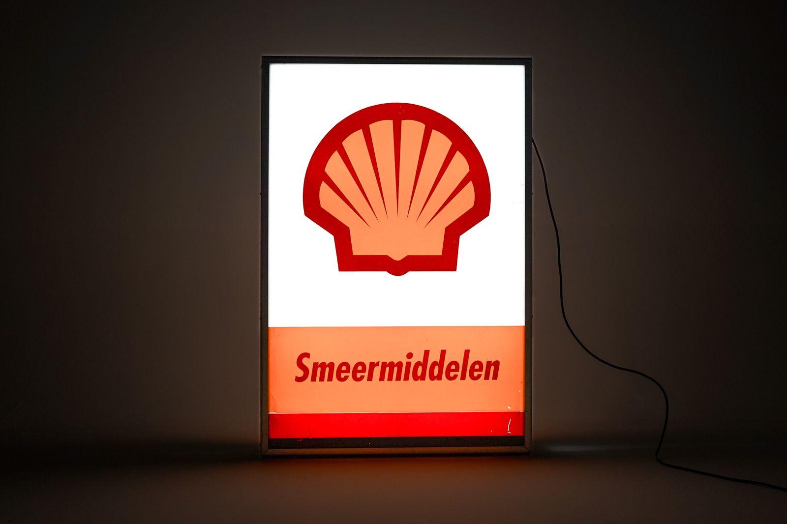 Shell Smeermiddelen Wall Sign - Front view
