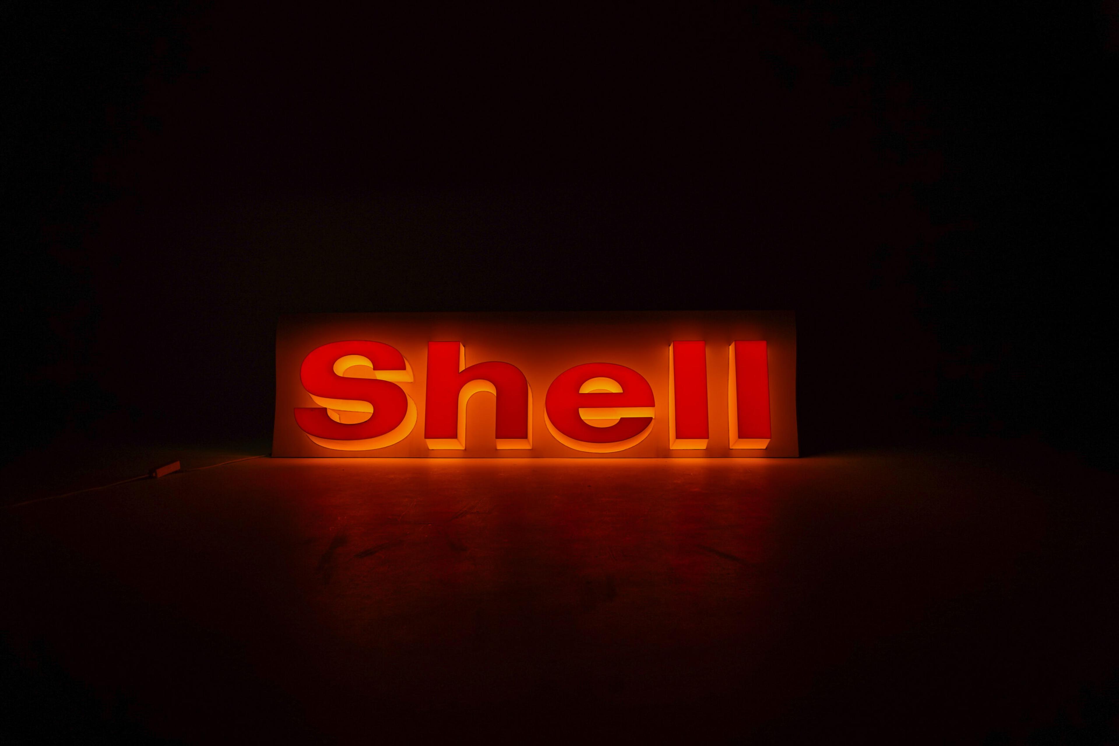 Shell Sign - Illuminated in dark