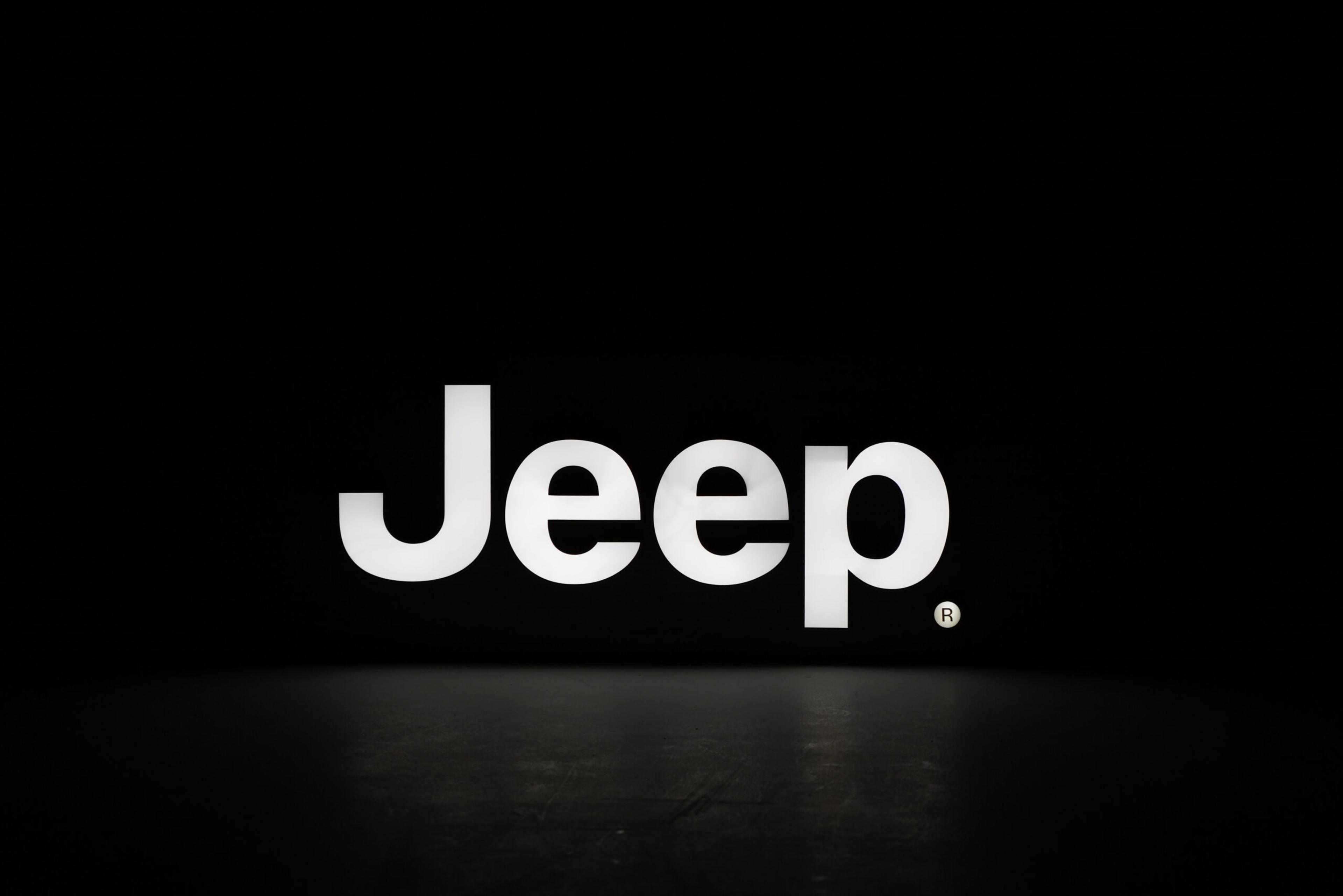 Jeep Wooden Wall Sign - Detail