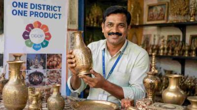 Local artisan showcasing district's ODOP product under UP government scheme