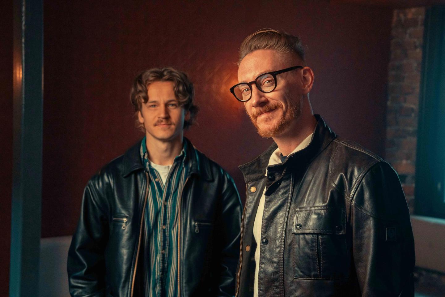 Adam Douglas - Verdens minste største band. Adam Douglas og syngende trommis. foto: Jens Storaker