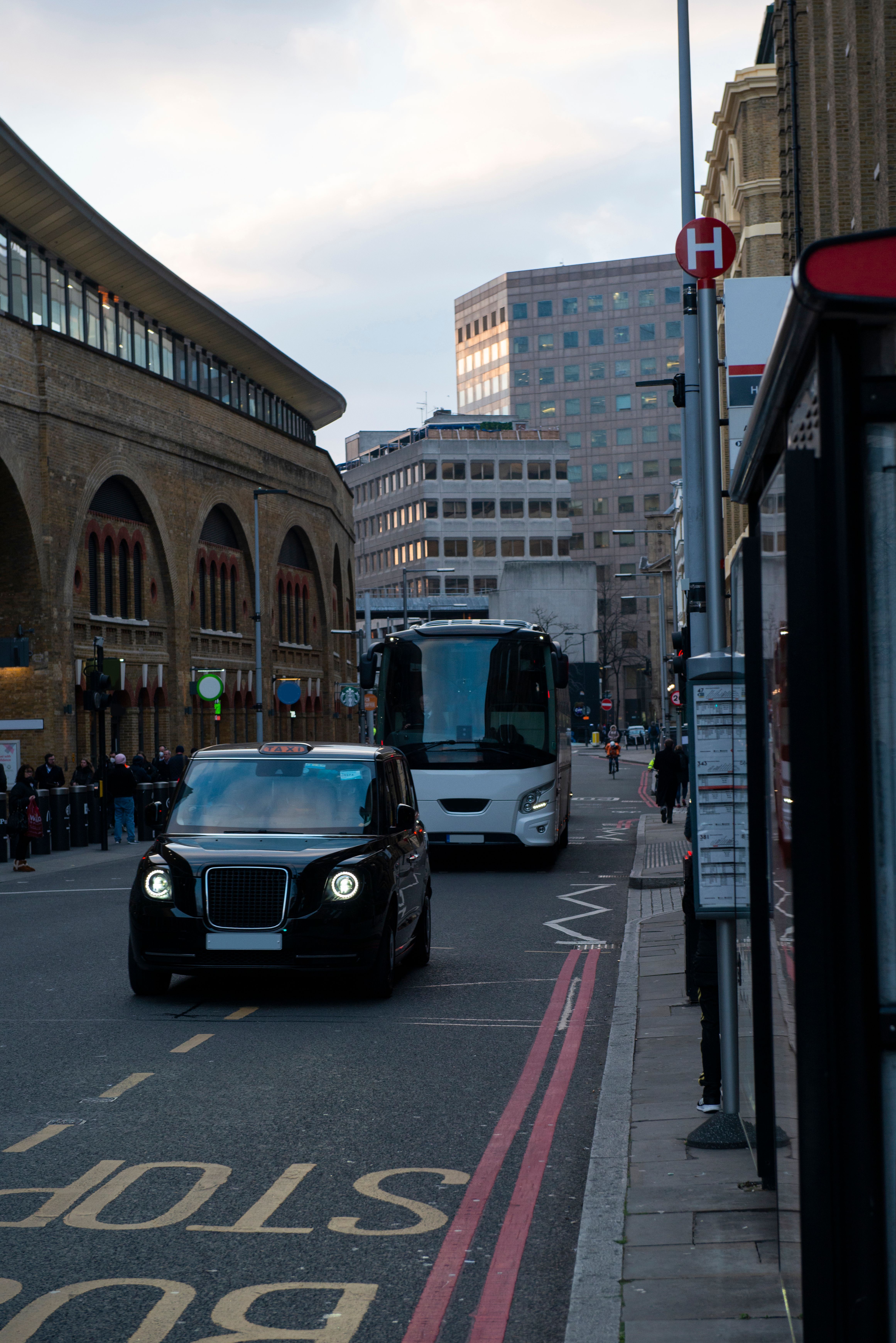 When Should You Specifically Book Your UK Airport Taxi in Advance?