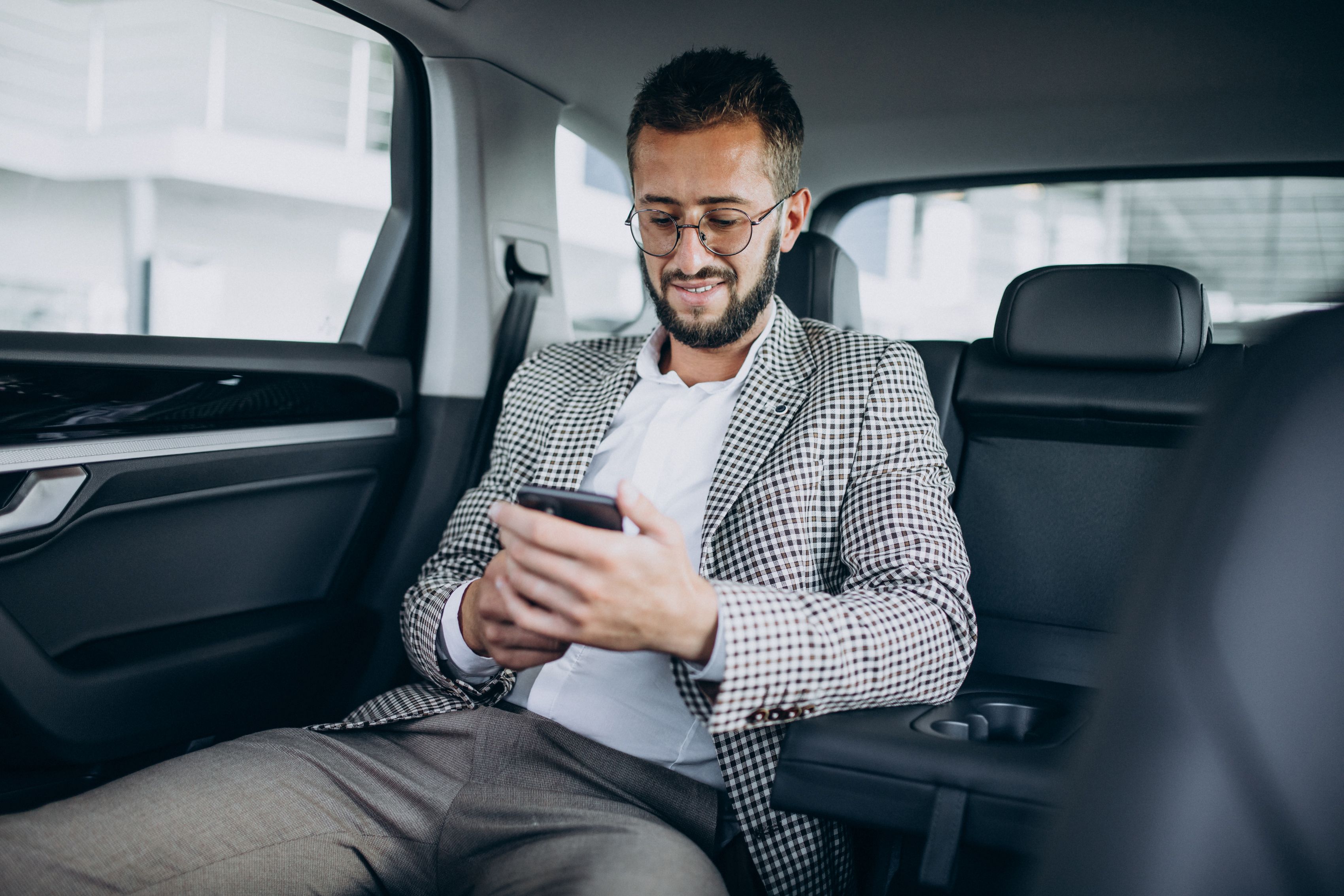 How Do Private Airport Transfers Protect You From Unlicensed Airport Taxi Drivers?