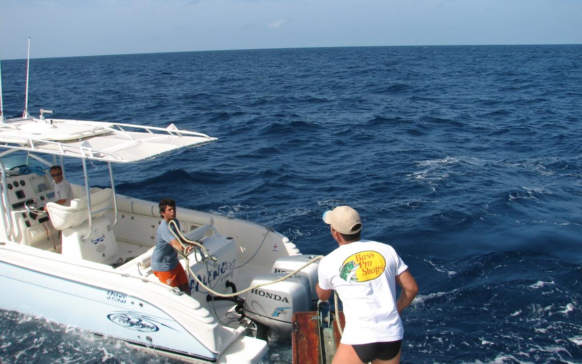 REMOLQUE EN EL MAR: TÉCNICAS PARA LA RECUPERACIÓN SEGURA DE EMBARCACIONES