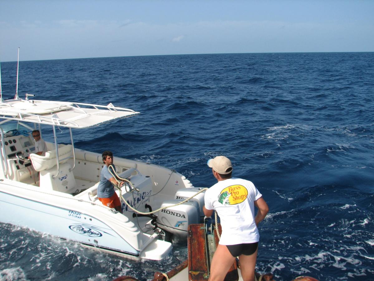 REMOLQUE EN EL MAR: TÉCNICAS PARA LA RECUPERACIÓN SEGURA DE EMBARCACIONES
