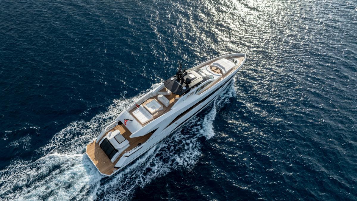 XIMENA: BESPOKE DESIGN AND SPEED IN A 43.5-METRE YACHT