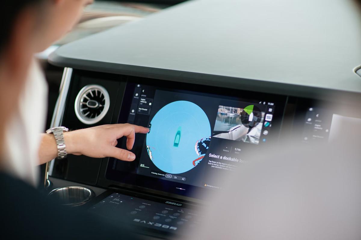 SAXDOR YACHTS UNVEILS SIMRAD® AUTOCAPTAIN™ AUTONOMOUS DOCKING TECHNOLOGY AT THE GENOA BOAT SHOW