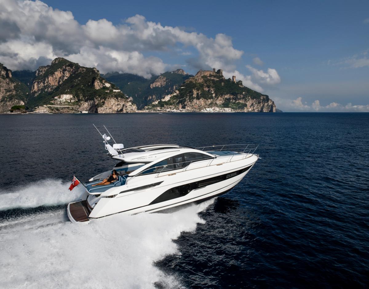 FAIRLINE TARGA 47 OPEN: LUJO Y RENDIMIENTO EN UN CRUCERO DEPORTIVO