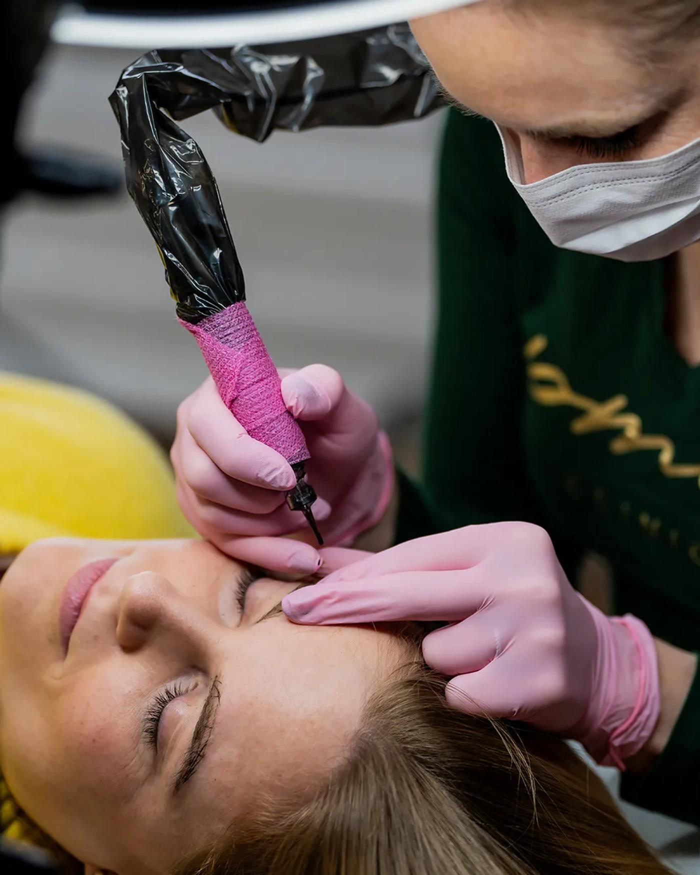 Permanente eyelinerbehandeling bij PMU Clinic in Eeklo