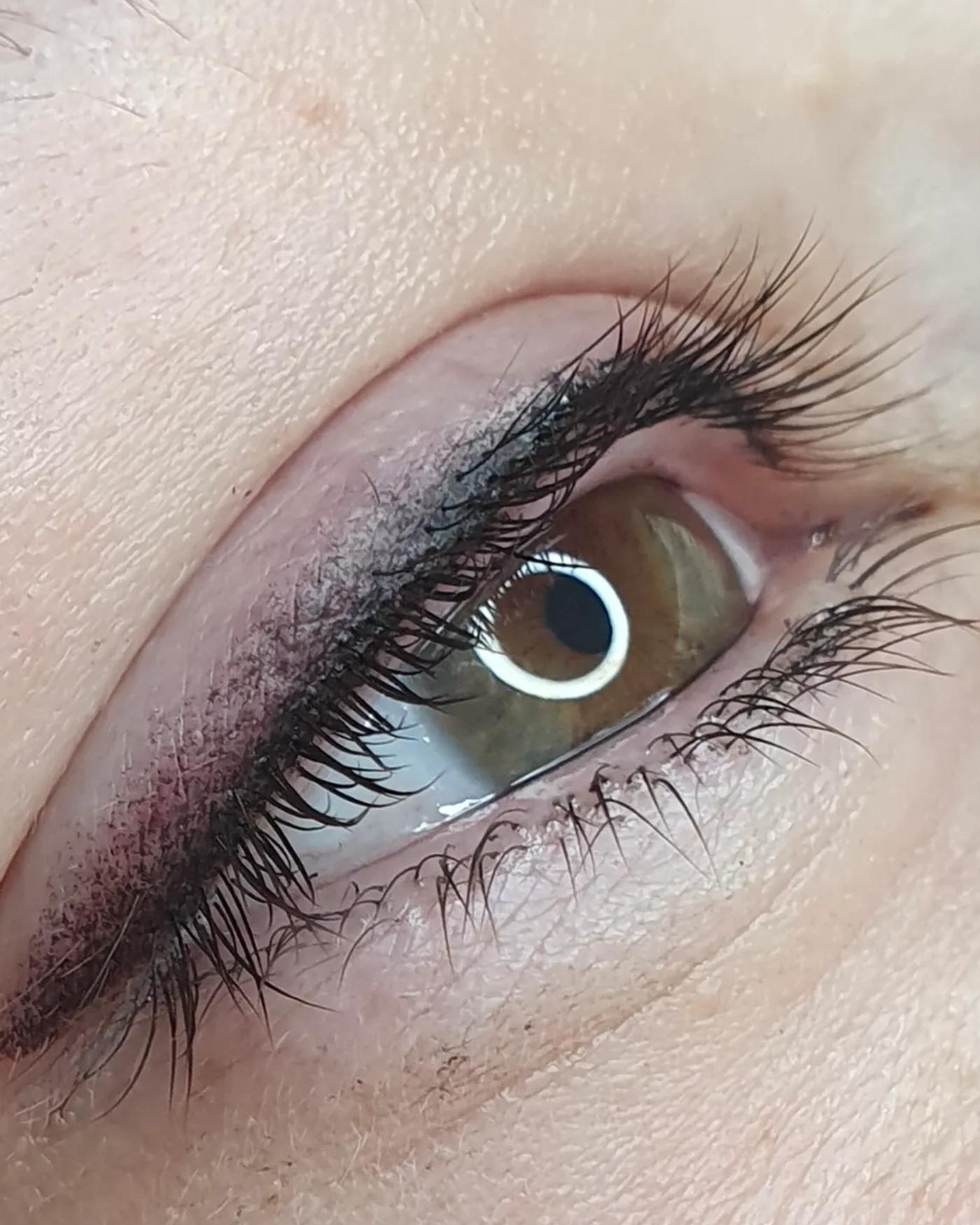 Eyeliner boven en onder het oog
