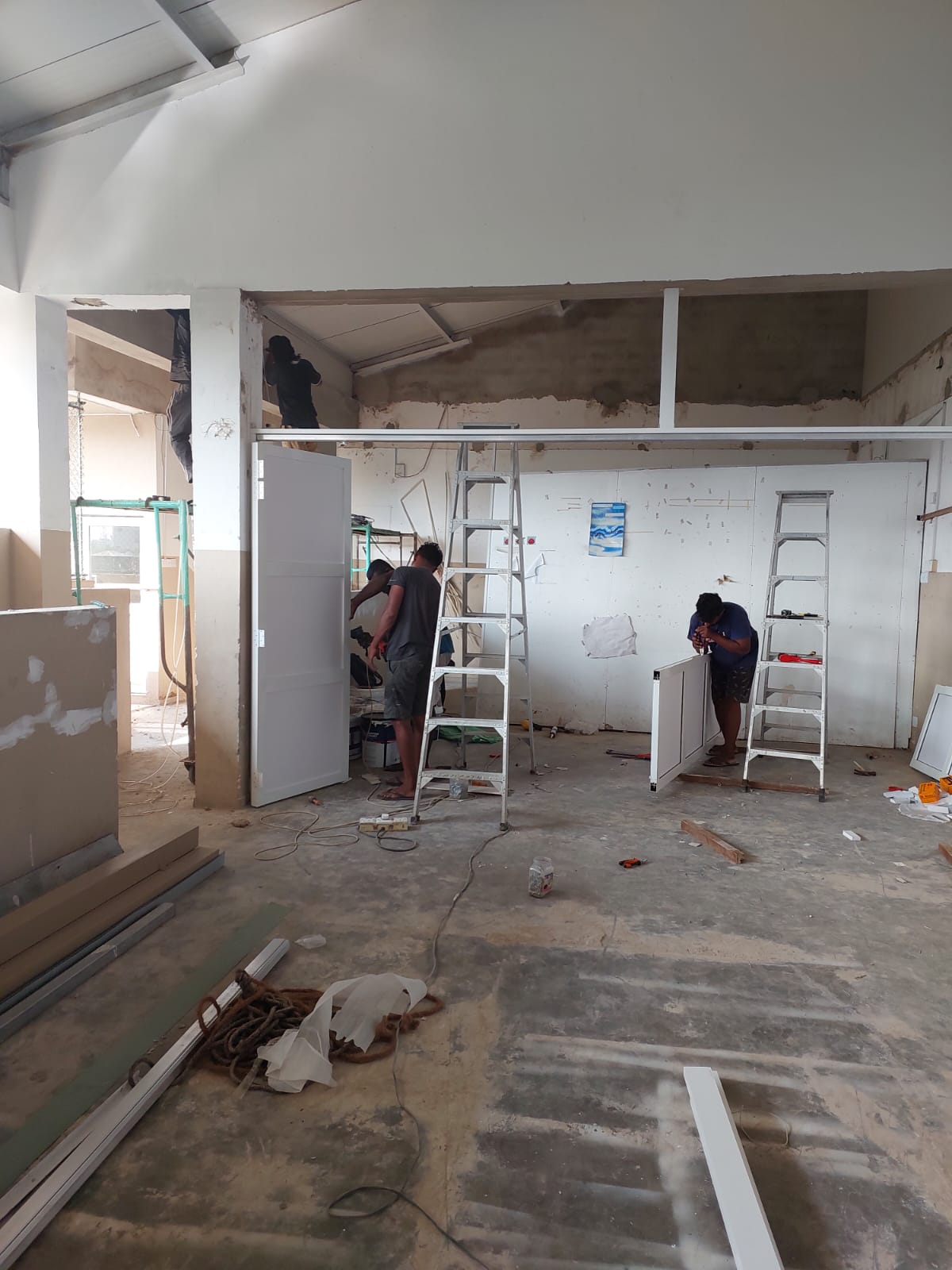 Acoustic classroom partitioning installation