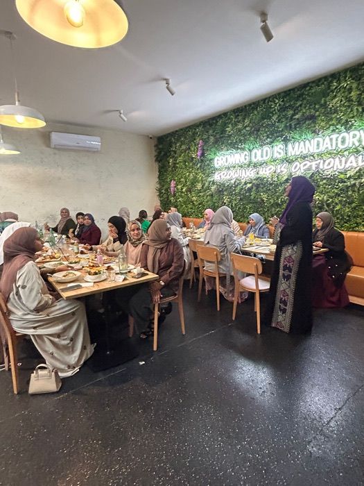 IIOGA Australia members dining together