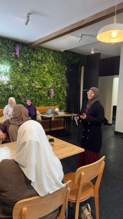 A member speaking at the IIOGA Australia Old Girls Lunch