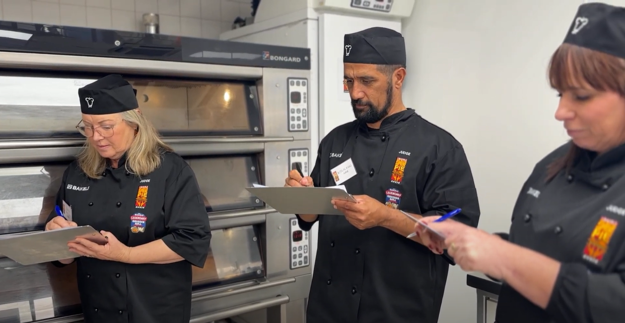 Vegetarian pie judges (from L - R) Tracey Bartlett, Bosun Paki, and Kylie Sutherland. Photo/PMNNews 