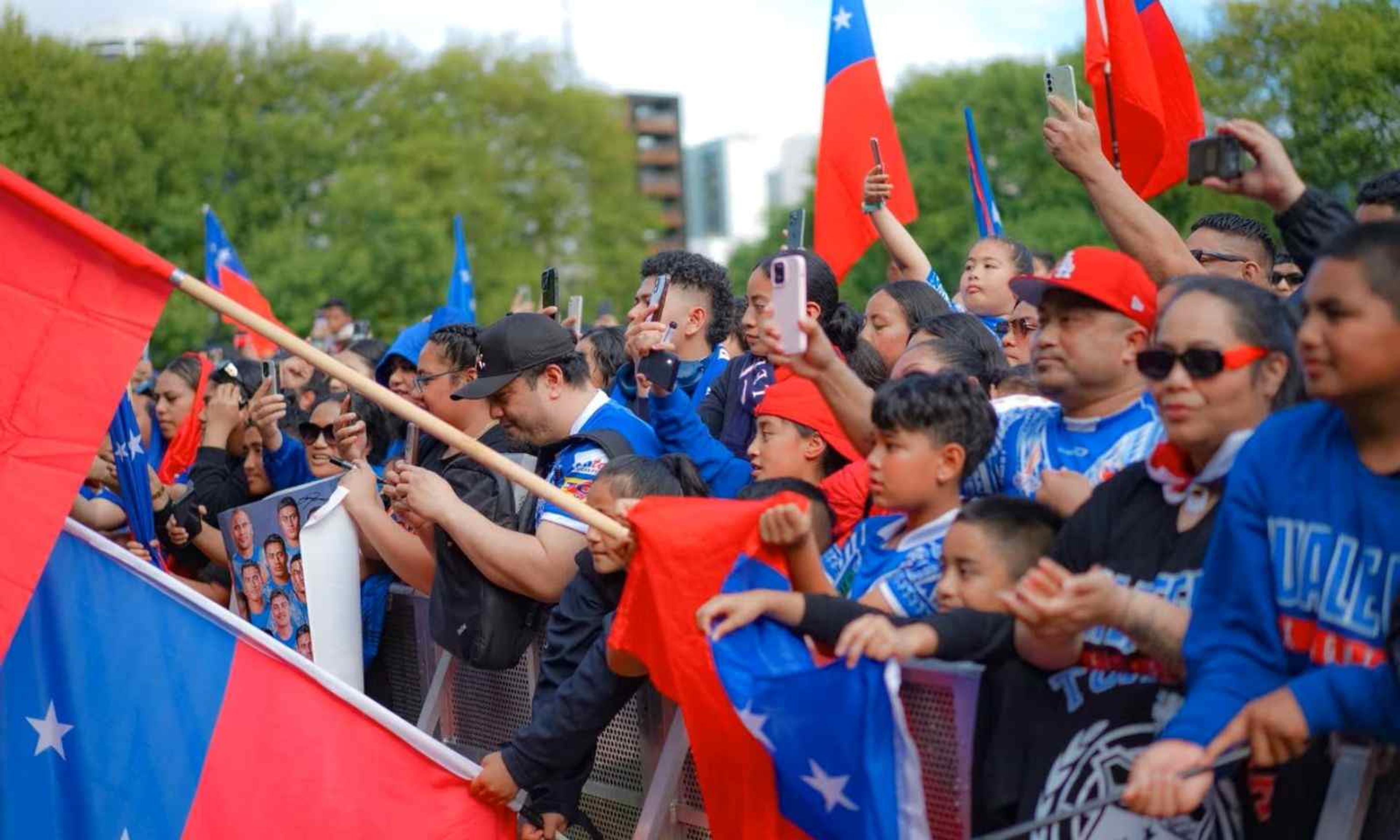 Hundreds of people turned out to see the Toa Samoa boys at Victoria Park, central Auckland, ahead of Saturday's big game.