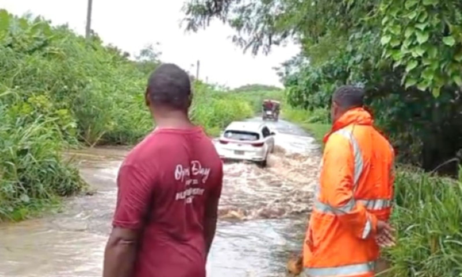 Tropical Cyclone Urmil threatens Vanuatu and Fiji as Pacific season's first storm intensifies
