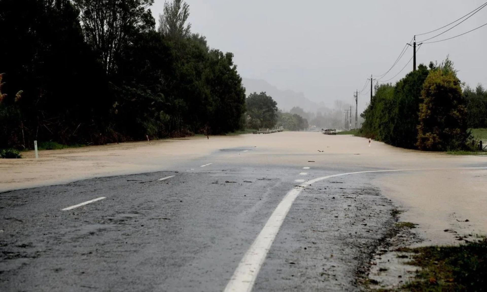 Cyclone Vaianu lashes northern NZ as travel warnings and bridge closure ...