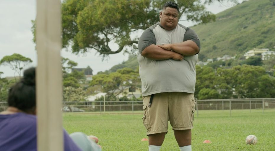 Tuapasi Toetuʻu and Maima Savusa (foreground) in "My Brother".