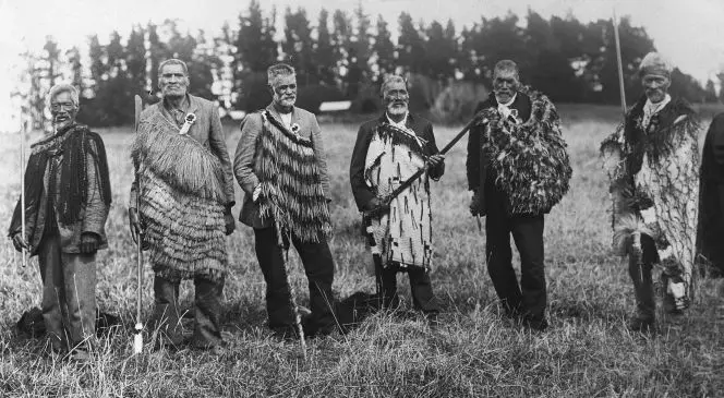 Six Ngāti Maniapoto survivors of the Ō-Rākau battle taken in 1914. Photo/James Cowan/National Library of New Zealand